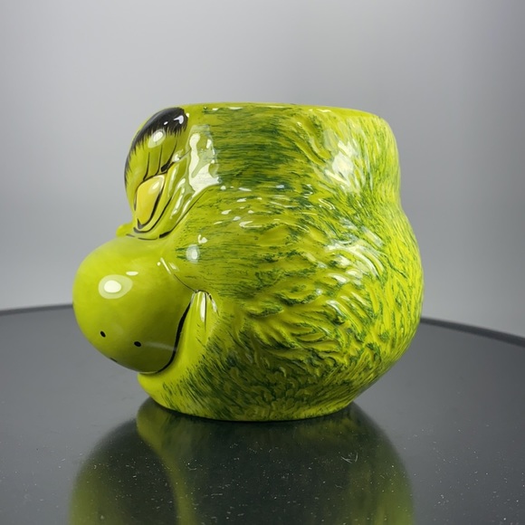 The Grinch 3D Face Sculpted Ceramic Green Mug - Picture 6 of 8